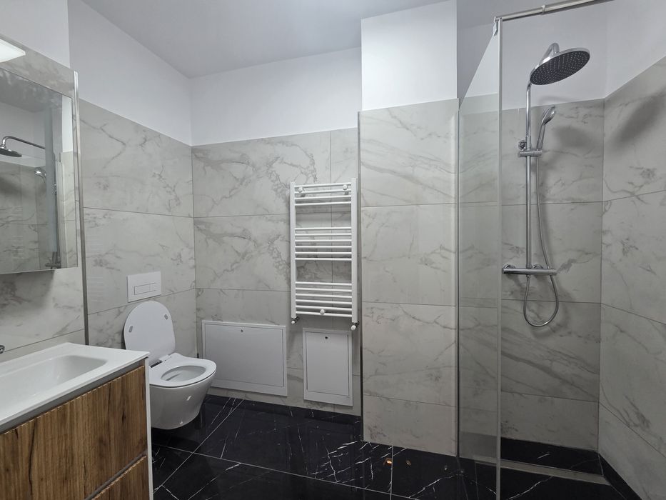 Inchiriez ap. 2 camere, prima inchiriere, loc parcare, buncar, boxa
