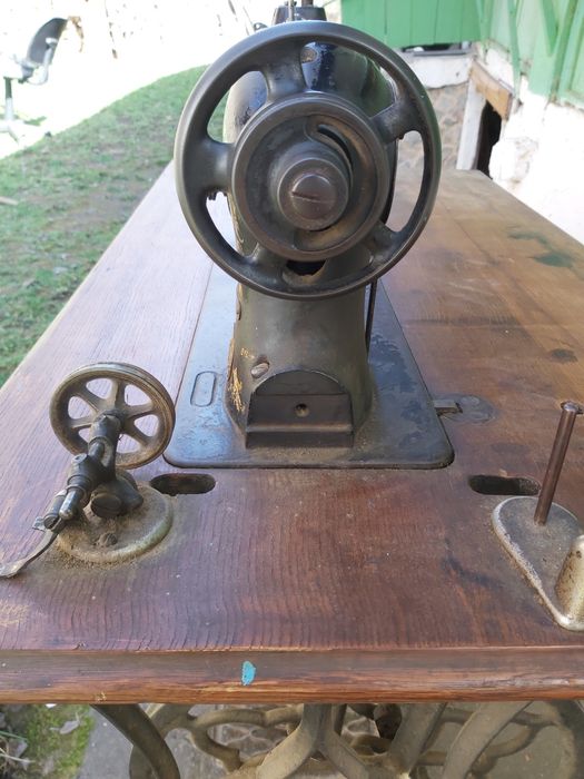 Стара шевна машина - Сингер