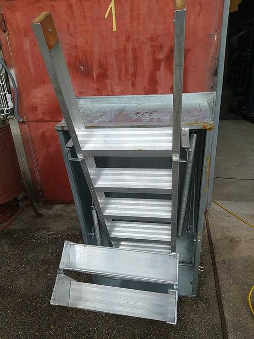 Таванска стълба сгъваема