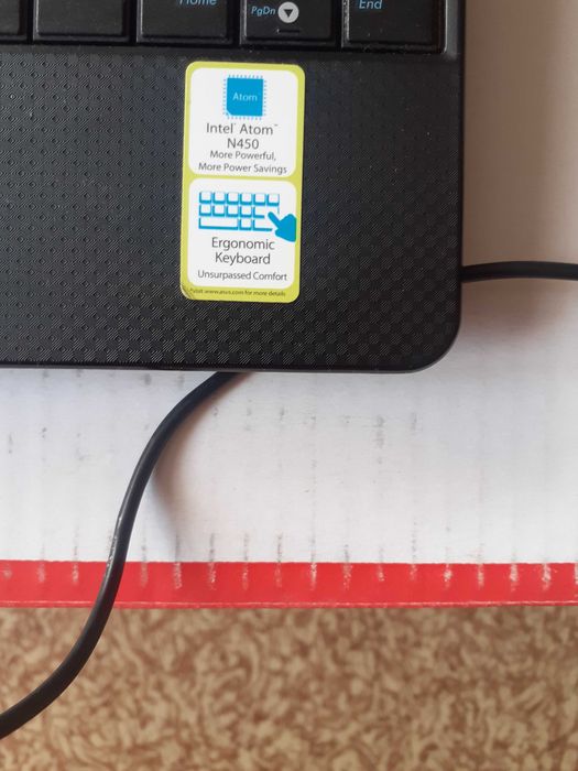 Малък лаптоп Асус Еее РС 1001РХ