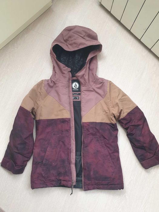 Продавам зимен екип Volcom за 8 г.