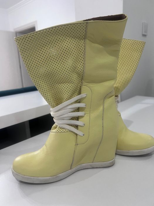 Дамски кожени ботуши