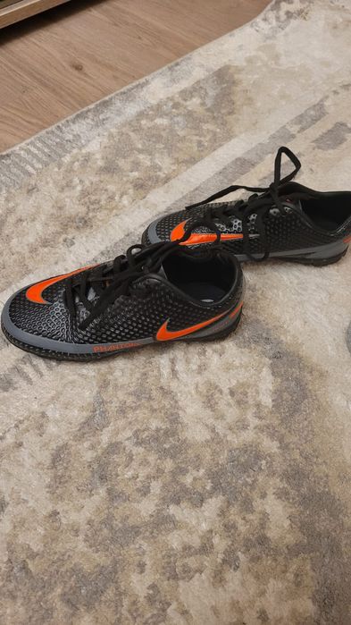 Продам фирменные кроссовки