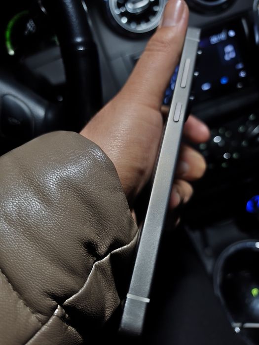 Samsung s 25 ultra 12/512 SROCHNA