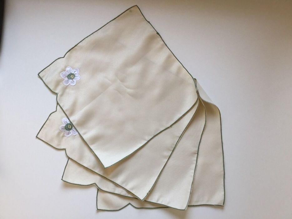 Față de masă rotunda d 87cm, noua, 4 șervețele, ovala, pătrata, petale