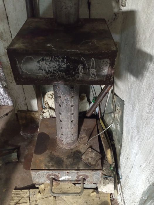 Продам буржуйку масленую