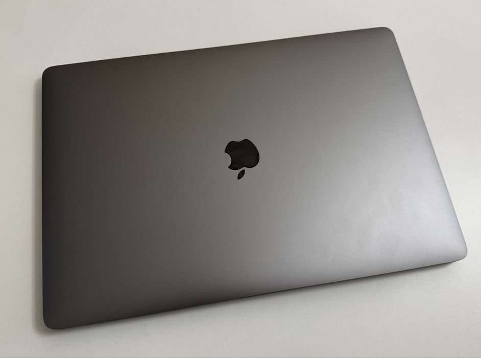 Apple MacBook Pro 16 Inch 2019 i7 16 RAM 512 GB 2,6 GHz Gray