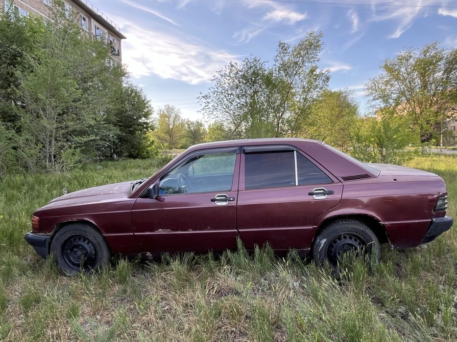 Мерседес 190Е.