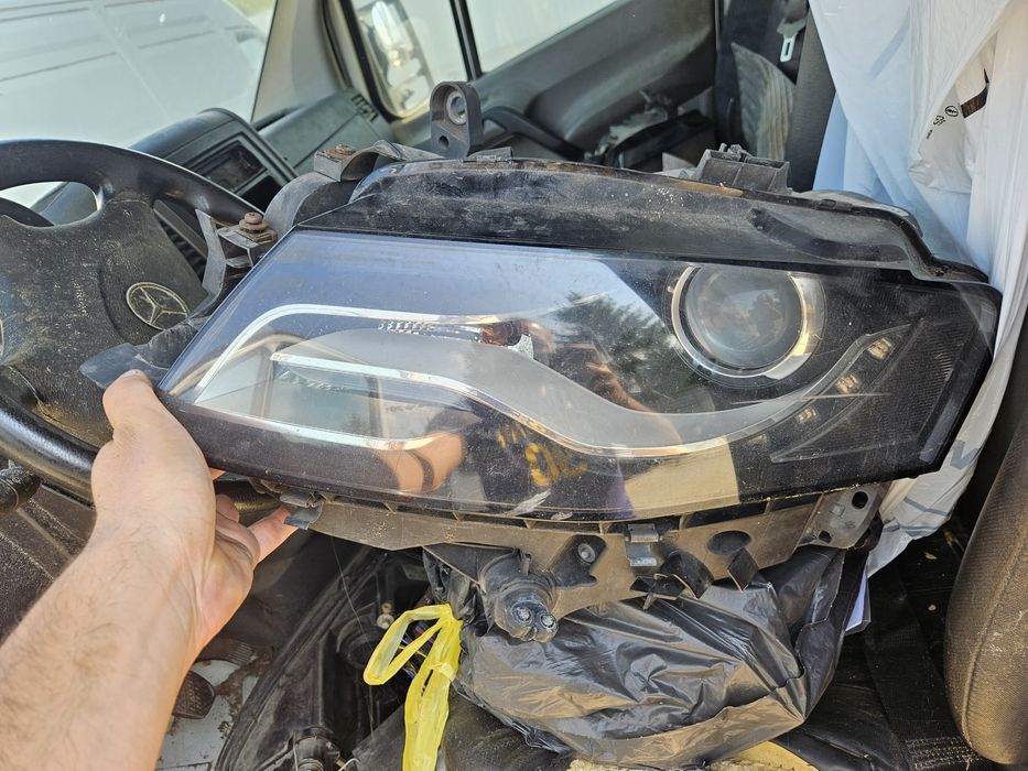 Ляв фар за Audi B8