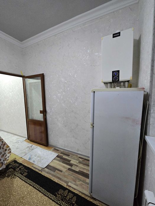 2 xona xonadon ijaraga beriladi. Qarshi davlat xizmatlari yonida