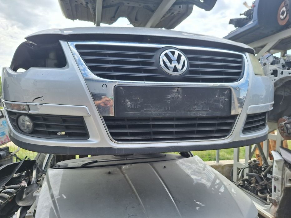 Предна броня с парктроници Vw Passat 6 / Пасат 6