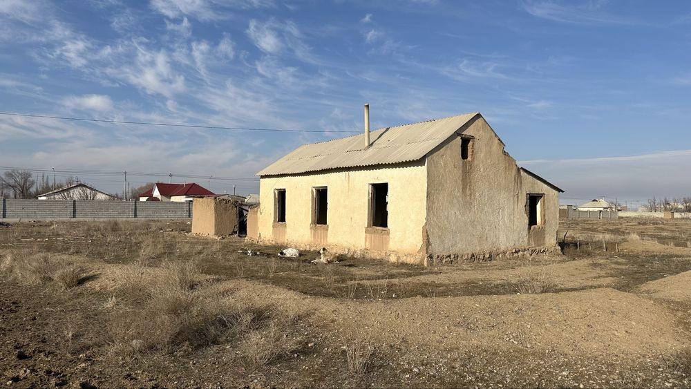 Земельный участок с пристройкой