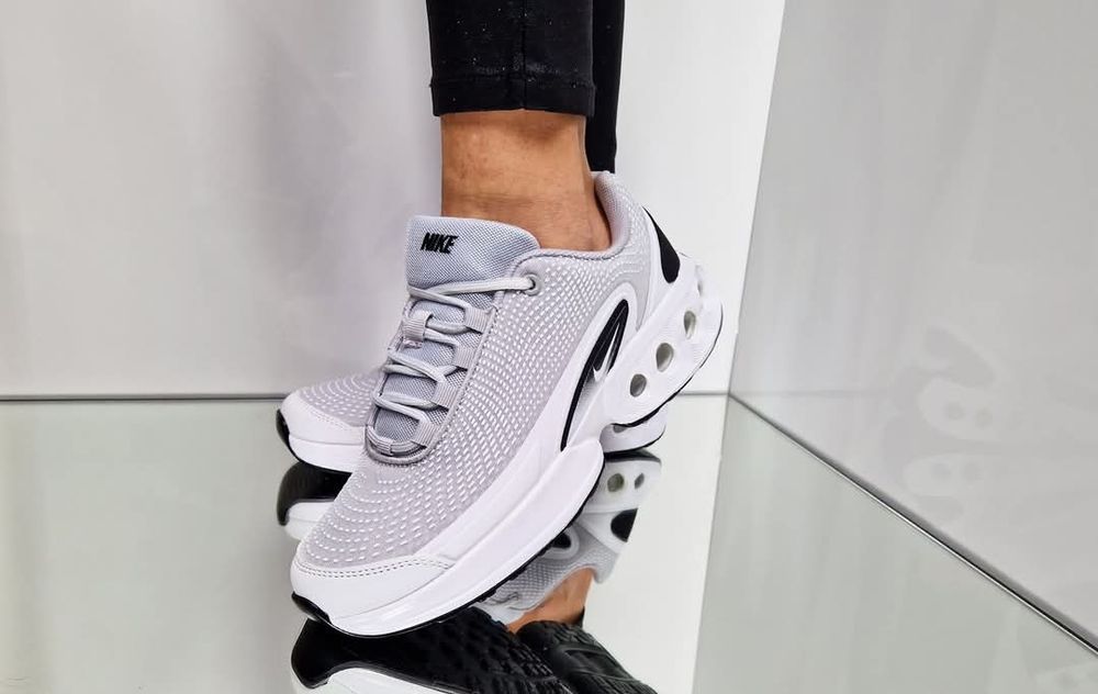 Дамски маратонки Nike различни