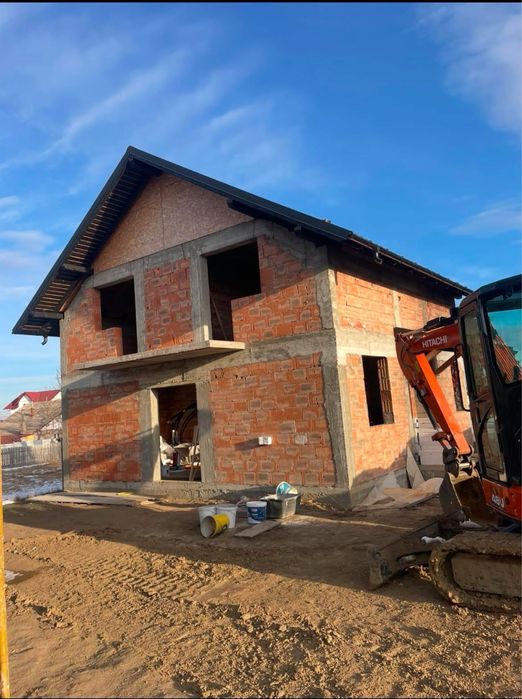 Vând casă la roșu construita cu caramida Phorotem