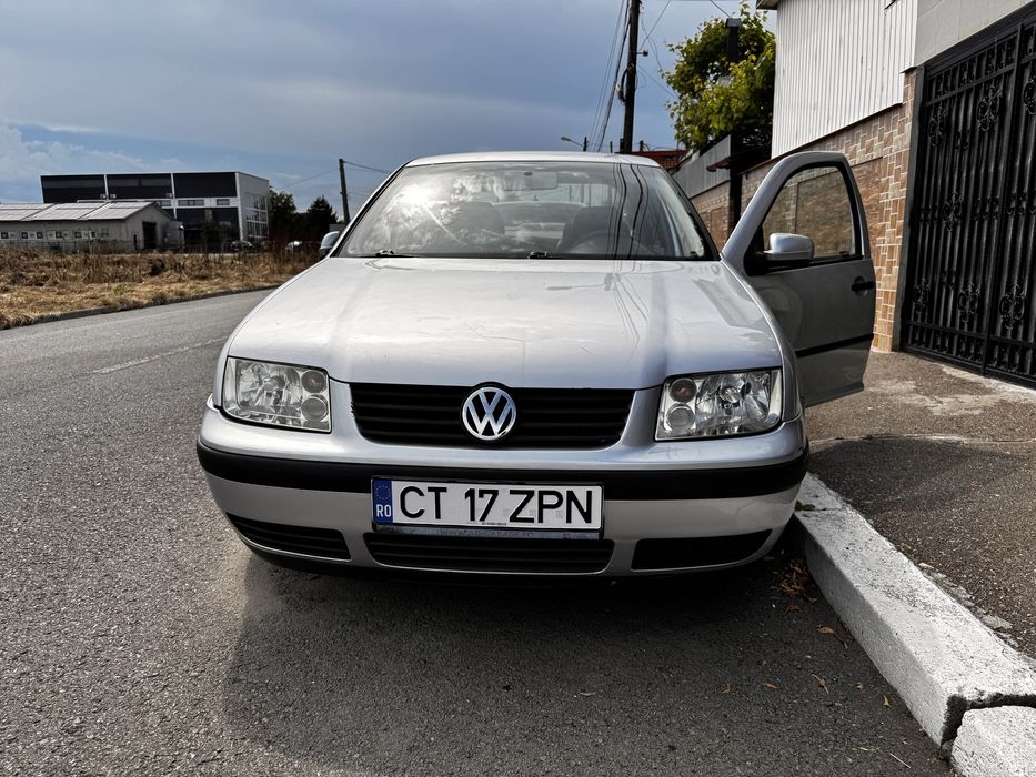 VOLKSWAGEN Bora