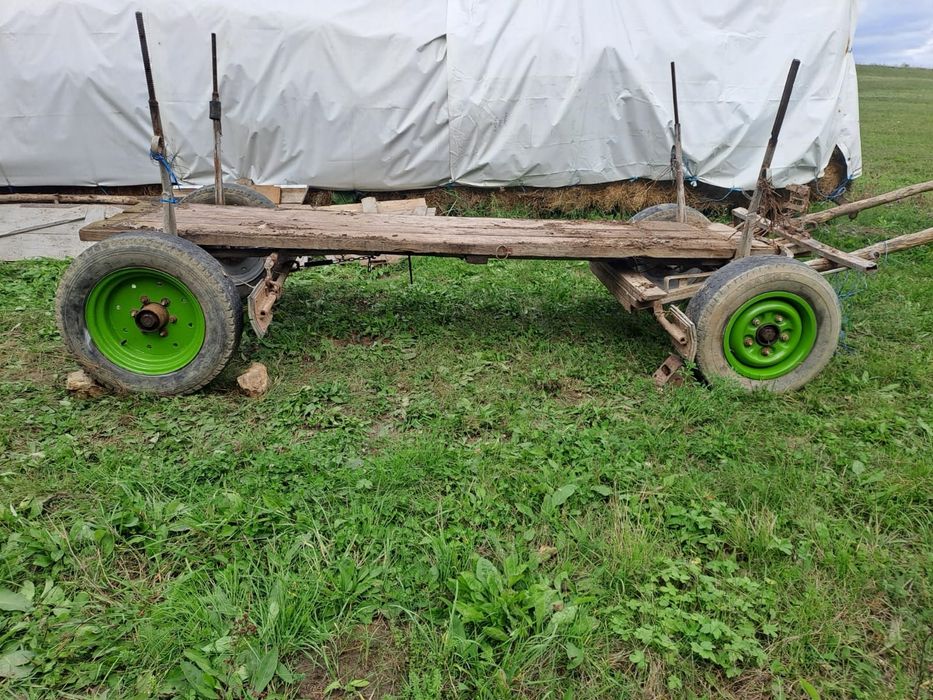 Vand căruță de un cal și de doi