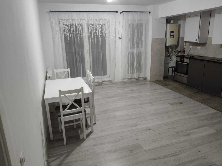 Închiriez apartament