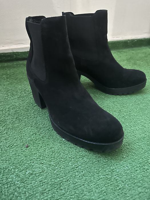 Дамски боти на дебел ток