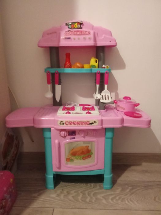 Vând bucătărie  jucărie pentru fetite