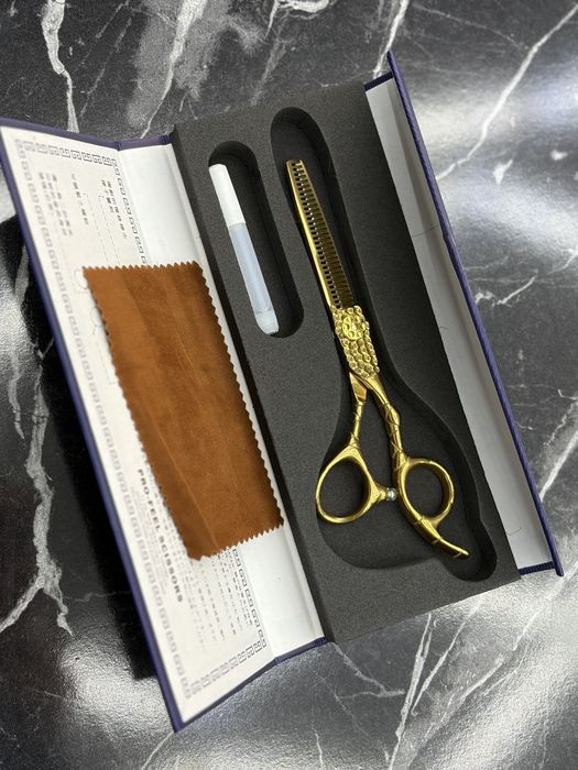 Foarfeca filat Japan Gold 6.0 +cadou pieptene Gold metal edition