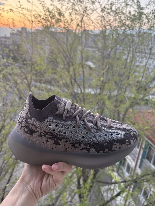 Adidasi noi yeezy boost 380 marimea 4.5 uk