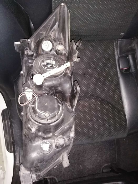 Продавам фарове за рав4