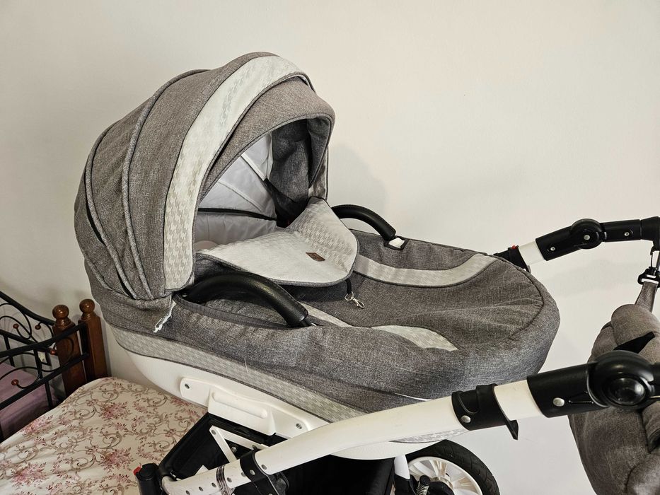 Бебешка количка Lorelli Mia 3 в 1