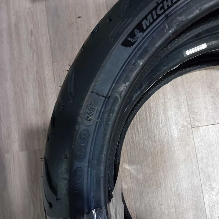 Гуми за мотор Michelin Road 6