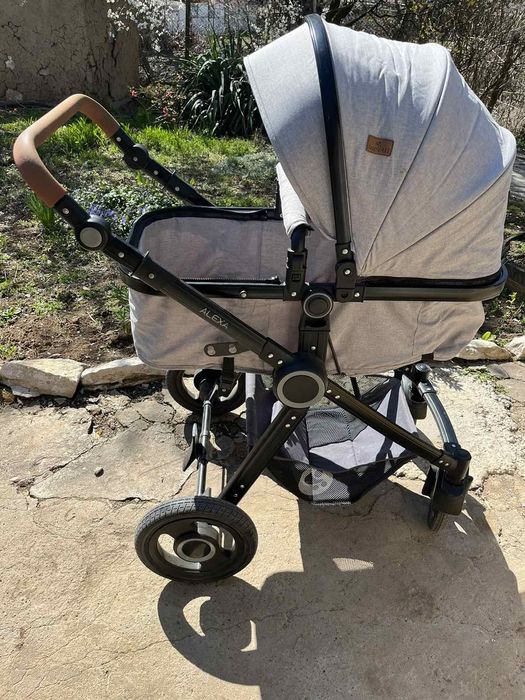 Бебешка количка Lorelli