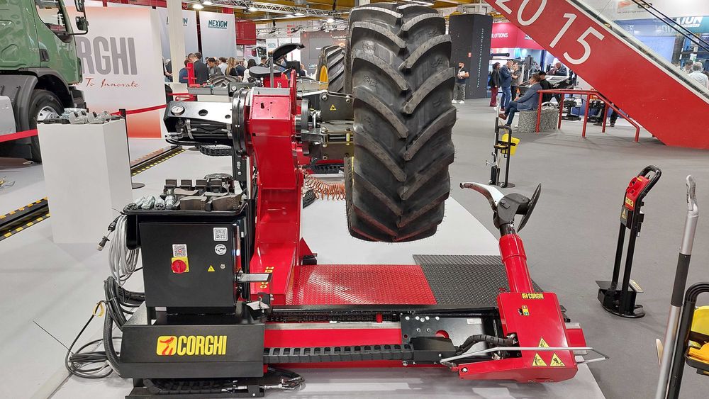 CORGHI  - HD1400 E  монтаж/демонтаж машина за товарни автомобили