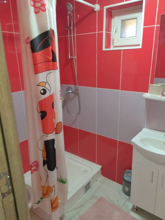 Închiriez o camera la casa