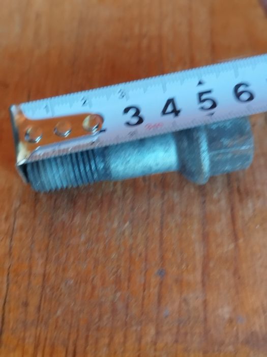 Дълги и къси болтове за Мерцедес оригинални