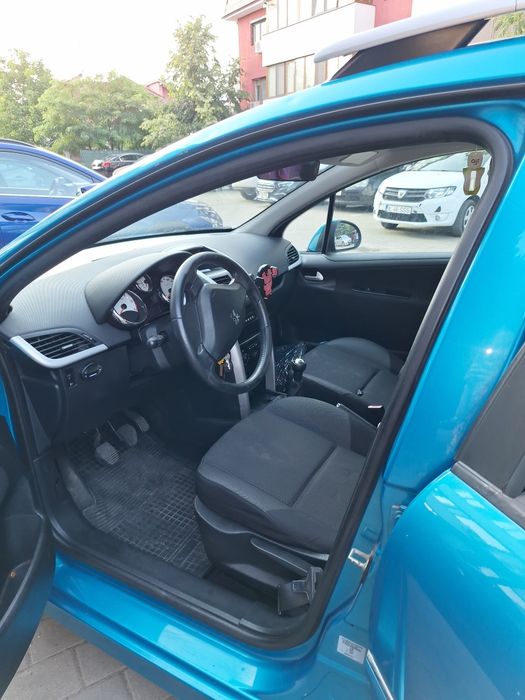 Vând Peugeot 207  An 19 12 2011   1.6 HDi | Dotări de top (Webasto, Plafon Panoramic)