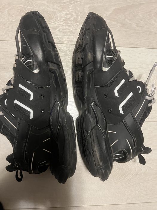 Balenciaga track 44