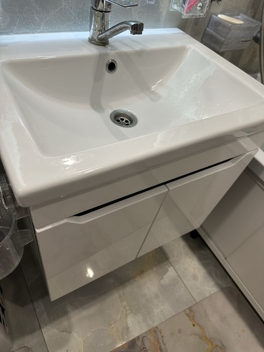 Раковина с тумбой