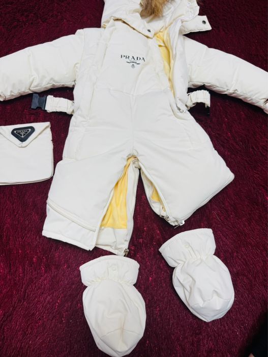 Продам зимний комбинезон Prada