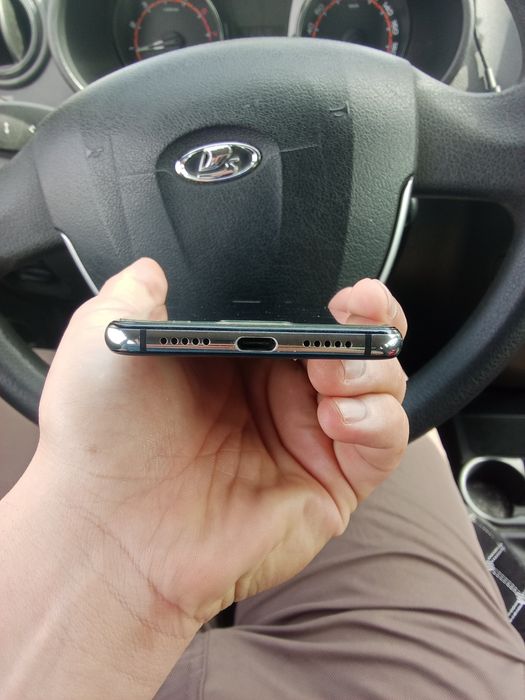 Продам телефон Хуавей п20