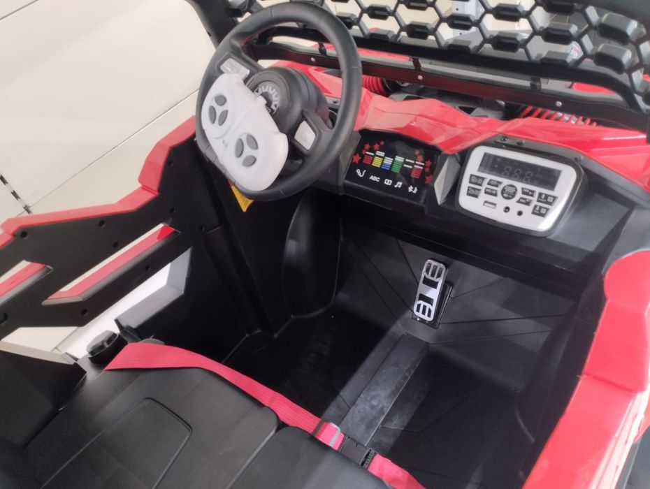 Електрически автомобил за каране джип