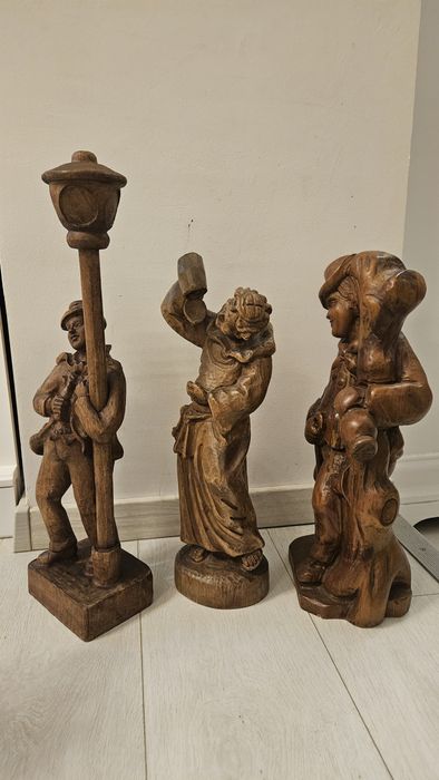 Statui sculptate lemn masiv și ceară