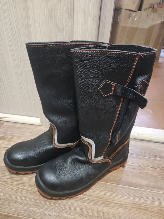 Продам спец.одежду и зимние сапоги рабочие