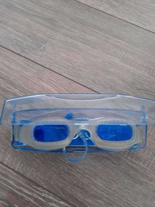 Vând ochelari pentru înot marca Speedo Mistral