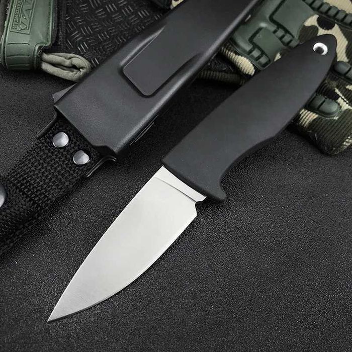 Малък тактически нож