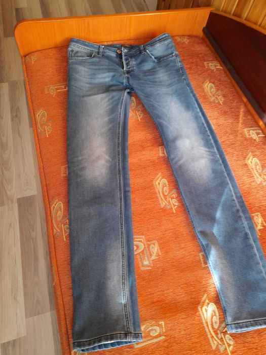 Superoferta. Vand 10 perechi  de blugi