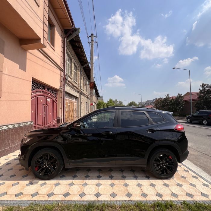 Tracker red line 16000$