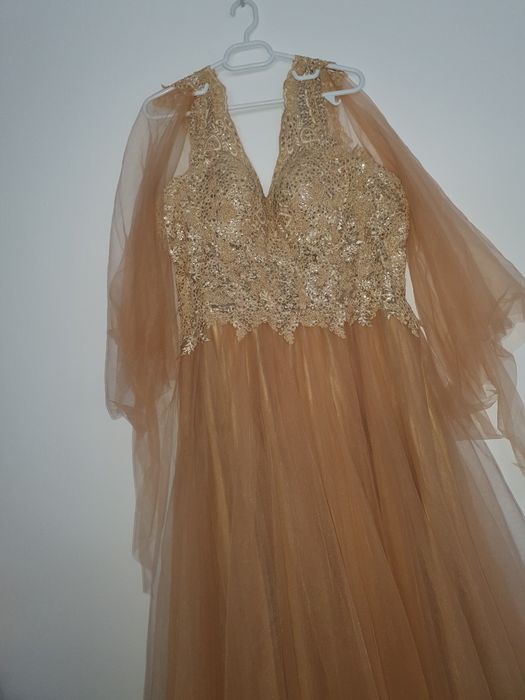 Vând  rochie deosebită