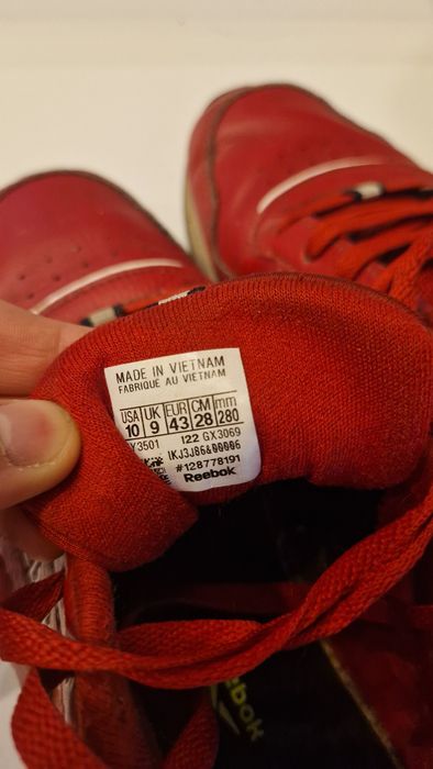 Vand adidasi Reebok roșii