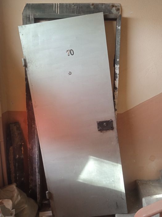 Дом и сад.железная дверь