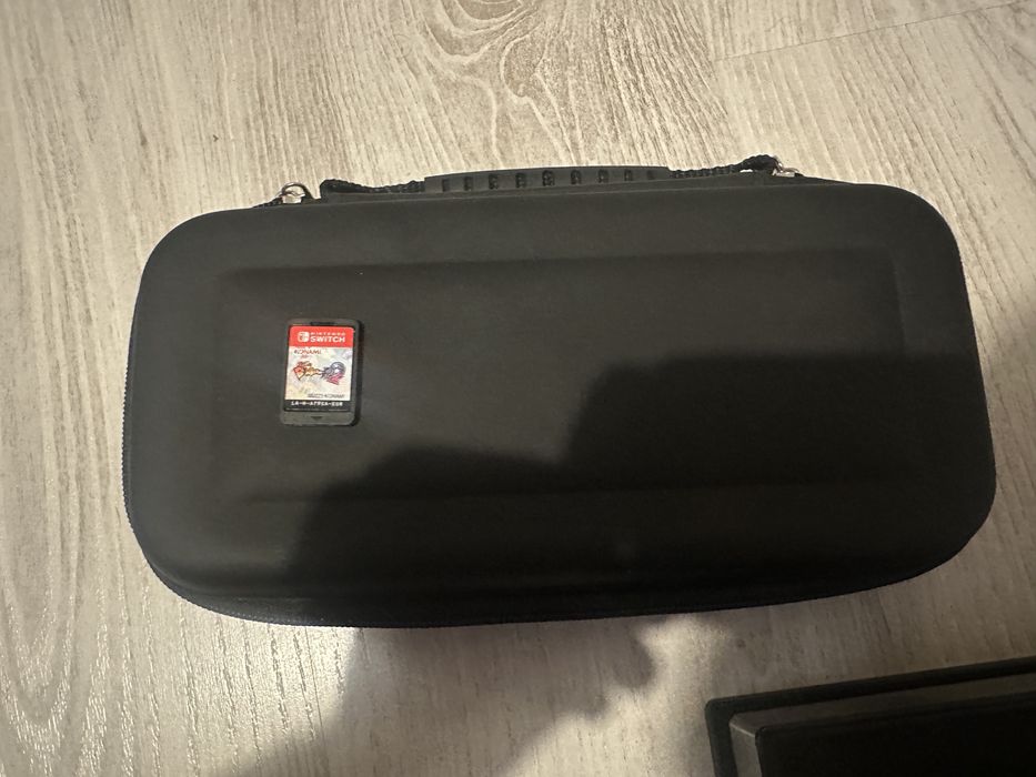 Конзола Nintendo Switch с аксесоари и подарък/игра