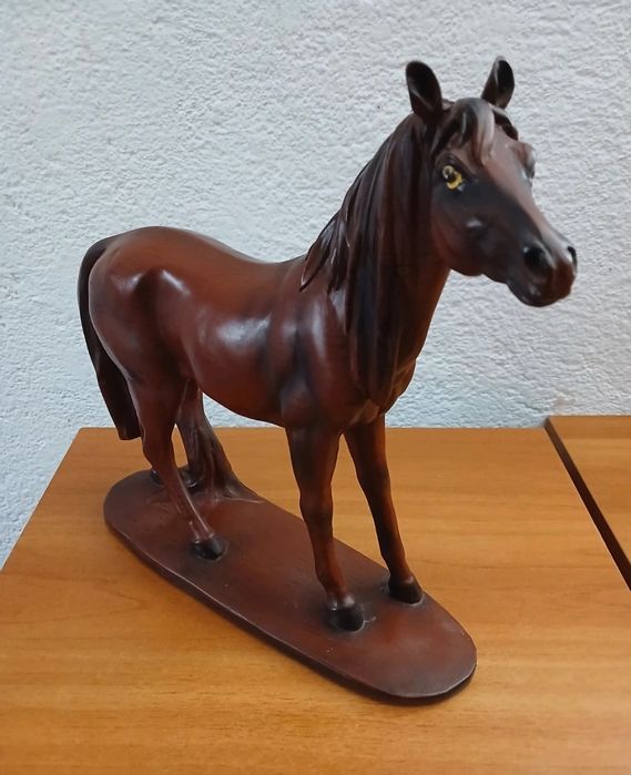 Statueta cal, statuie cal