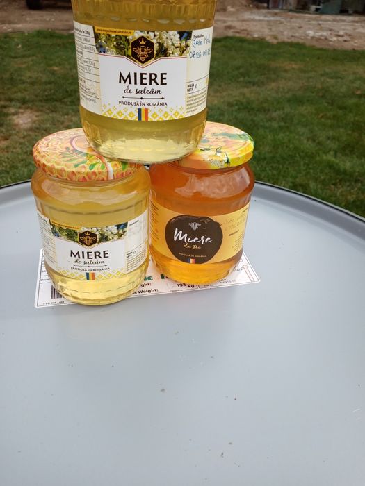 Vând miere de salcâm și tei